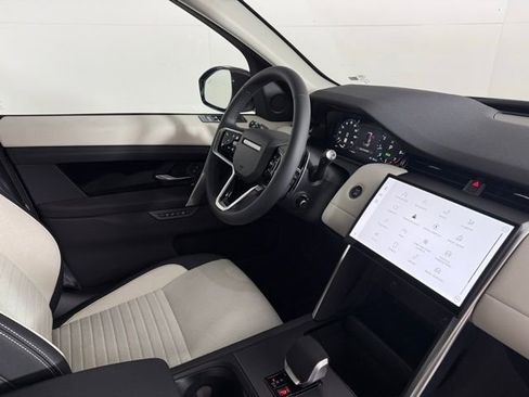 Used 2025 Land Rover Discovery Sport S image 37