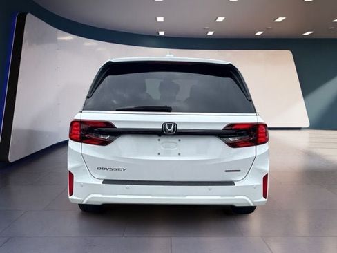 Used 2025 Honda Odyssey Touring image 4