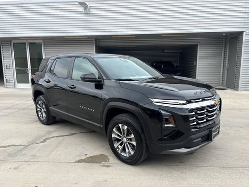 Used 2025 Chevrolet Equinox LT FWD image 8