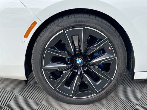 Used 2023 BMW 740i RWD image 11