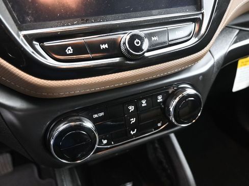 Used 2021 Chevrolet TrailBlazer ACTIV w/ Technology Package AWD/4WD image 17