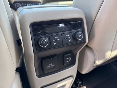 Used 2019 GMC Acadia Denali w/ Technology Package FWD image 18