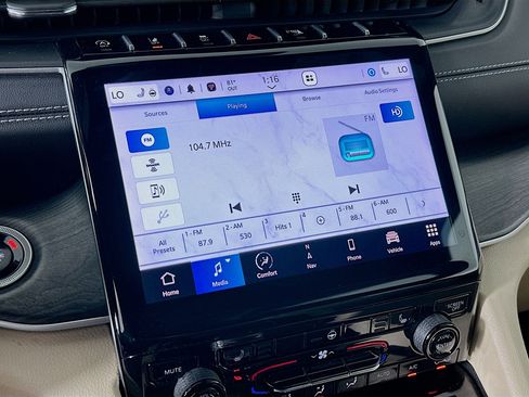 Used 2024 Jeep Grand Cherokee Limited image 21