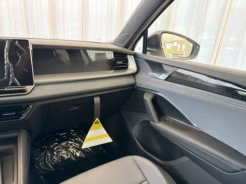 New 2026 Volkswagen Tiguan SE R-Line FWD image 28