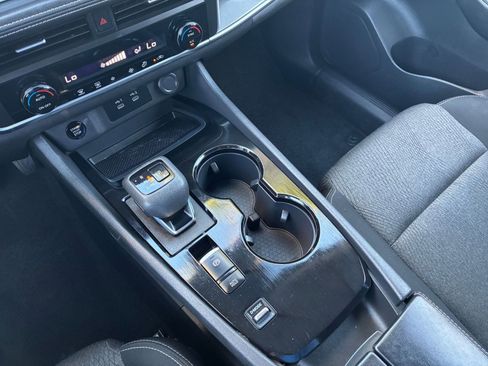 Used 2025 Nissan Rogue SV image 43