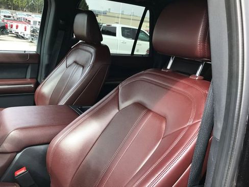 Used 2024 Ford Expedition Limited image 4