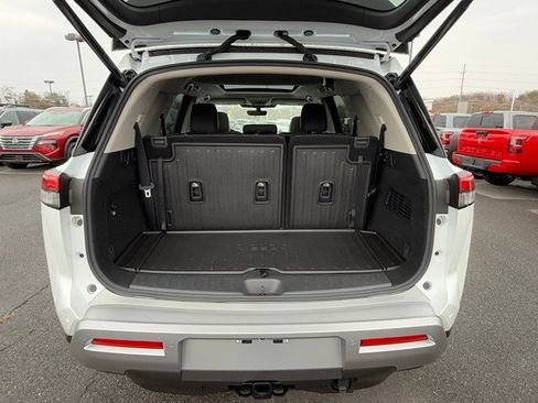 New 2025 Nissan Pathfinder Platinum w/ Cargo Package image 18