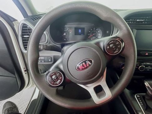 Used 2021 Kia Soul S image 12