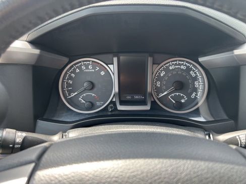 Used 2017 Toyota Tacoma SR5 image 22