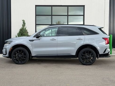 Used 2023 Kia Sorento EX AWD/4WD image 2