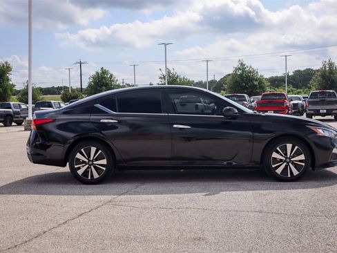 Used 2021 Nissan Altima 2.5 SV image 4