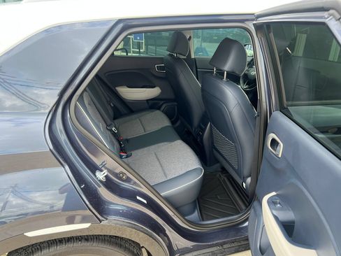 Used 2025 Hyundai Venue Limited FWD image 14