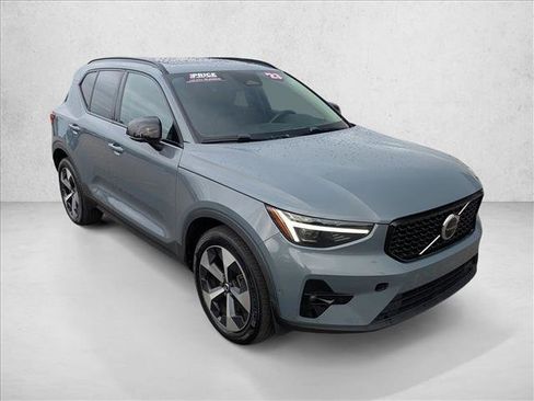 Used 2023 Volvo XC40 B5 Ultimate w/ Protection Package Premier image 3