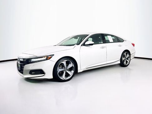 Used 2019 Honda Accord Touring image 3
