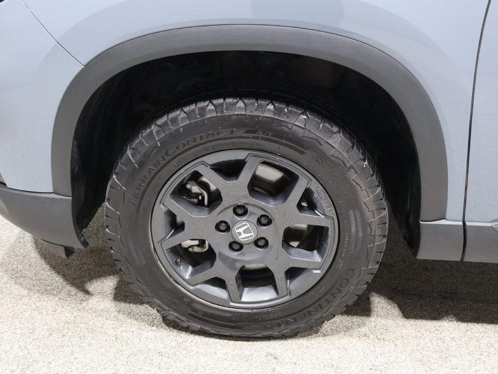 Used 2025 Honda Pilot TrailSport image 8