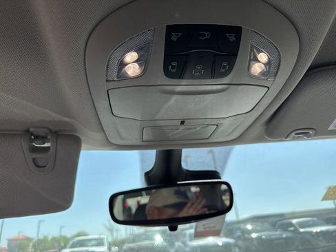 Used 2023 Chrysler Pacifica Touring-L image 10