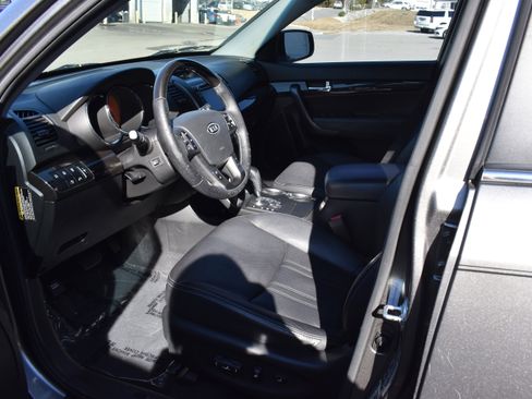 Used 2013 Kia Sorento SX w/ SX Premium Pkg image 14