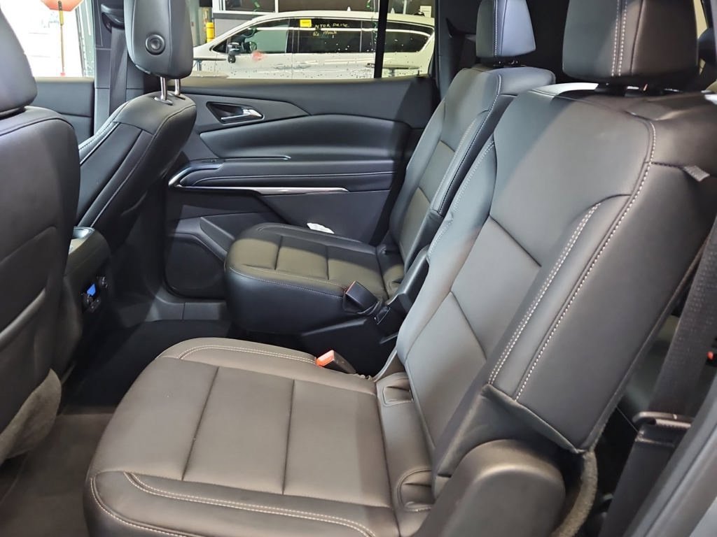 Used 2026 Chevrolet Traverse LT AWD/4WD image 10