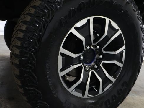 Used 2019 Toyota Tacoma TRD Sport AWD/4WD image 30