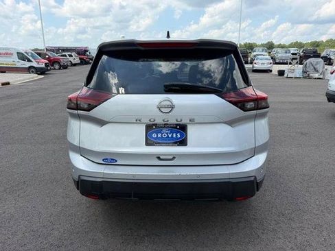 Used 2024 Nissan Rogue S FWD image 6