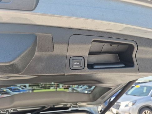 Used 2023 GMC Acadia SLE w/ Driver Convenience Package AWD/4WD image 11