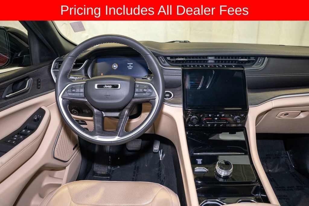 Used 2023 Jeep Grand Cherokee Limited w/ Luxury Tech Group II AWD/4WD image 7