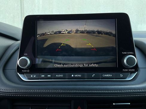 Used 2025 Nissan Rogue SV image 31