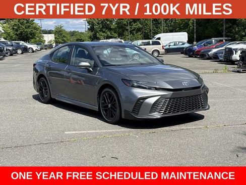 Used 2025 Toyota Camry SE FWD image 1