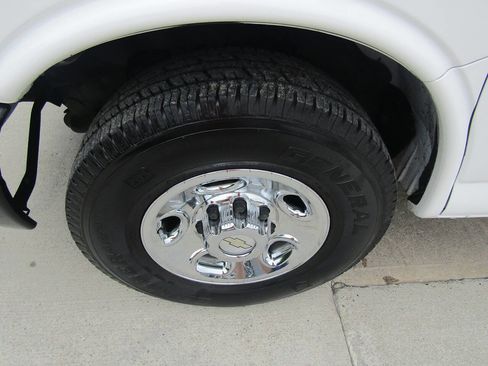 Used 2011 Chevrolet Express 2500 w/ Cold Climate Package image 15