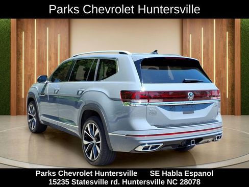 Used 2025 Volkswagen Atlas SEL Premium R-Line AWD/4WD image 29