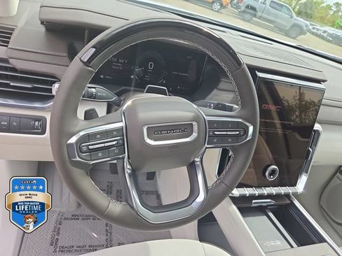 New 2026 GMC Acadia Denali w/ Super Cruise Package FWD image 18