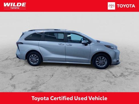Certified 2025 Toyota Sienna XLE FWD image 2