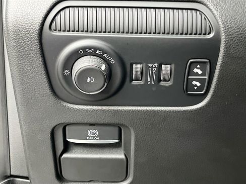 Used 2023 Jeep Wagoneer Series II w/ Mopar Step-Up Package AWD/4WD image 10