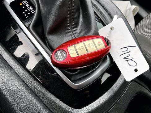 Used 2022 Nissan Rogue Sport SV image 12