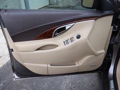 Used 2011 Buick LaCrosse CXS image 17