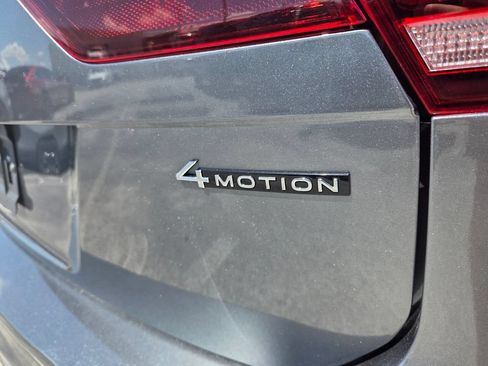 Used 2022 Volkswagen Tiguan SEL R-Line AWD/4WD image 12