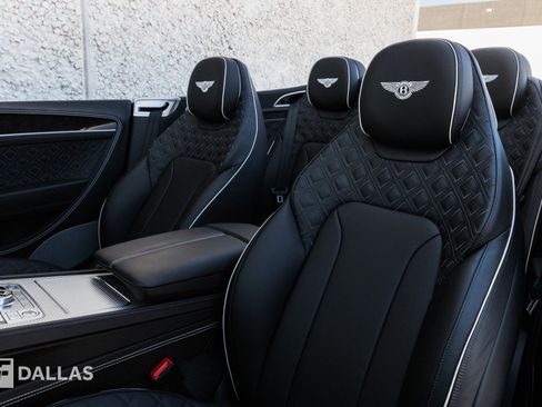 Used 2022 Bentley Continental GT image 24