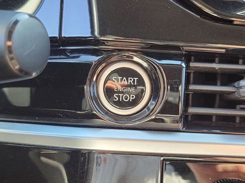 Used 2022 Nissan Pathfinder SV FWD image 10