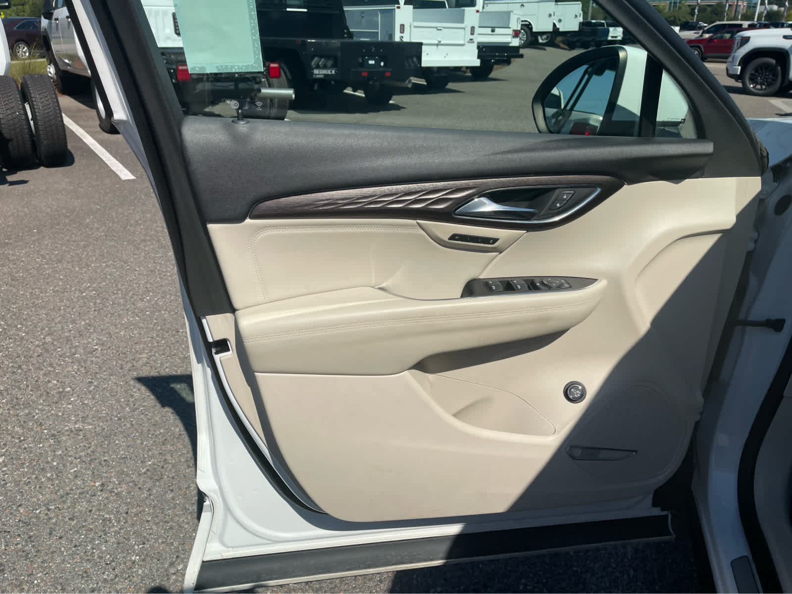 Used 2022 Buick Envision Avenir w/ Technology Package II FWD image 10