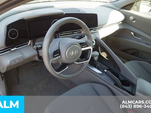 Used 2024 Hyundai Elantra SEL FWD image 5