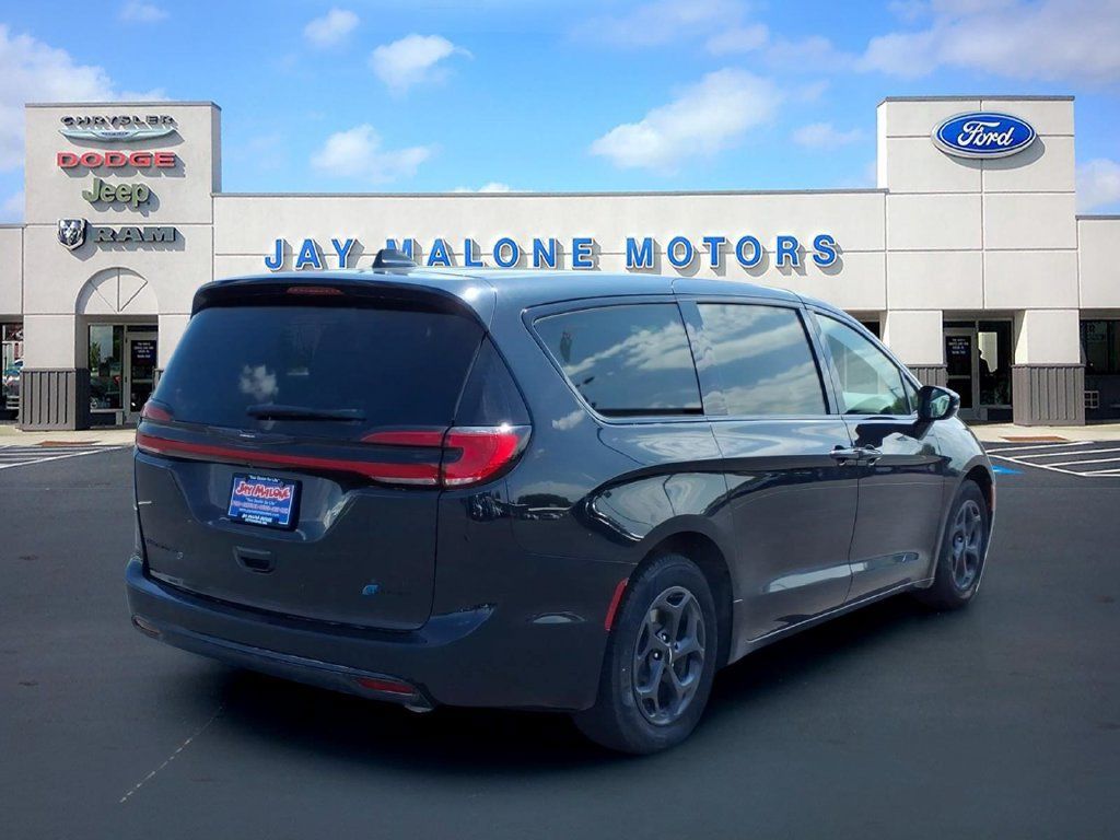 Used 2022 Chrysler Pacifica Touring-L w/ S Appearance Package FWD image 2
