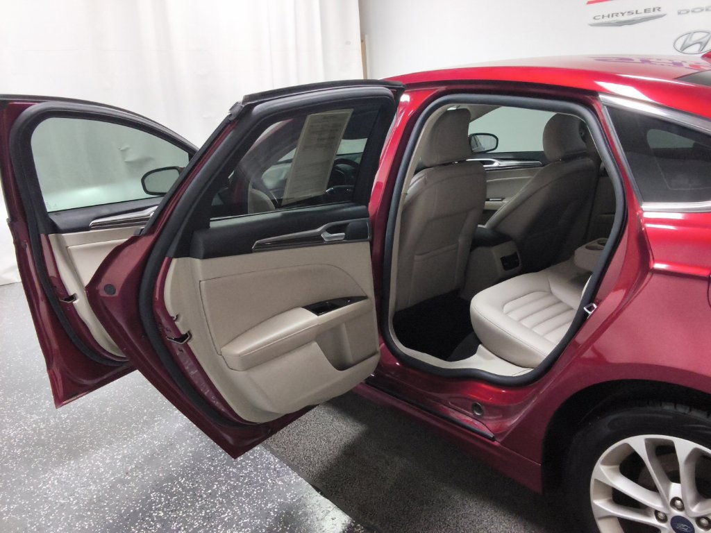 Used 2019 Ford Fusion SEL FWD image 28