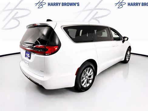 New 2026 Chrysler Pacifica Select image 29