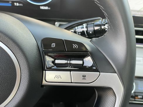 Used 2023 Hyundai Elantra Limited image 28