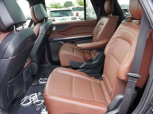Used 2025 Lincoln Navigator Reserve AWD/4WD image 18
