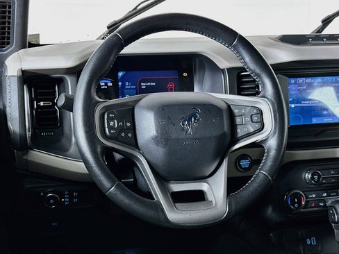 Used 2022 Ford Bronco Big Bend w/ Sasquatch Package AWD/4WD image 18