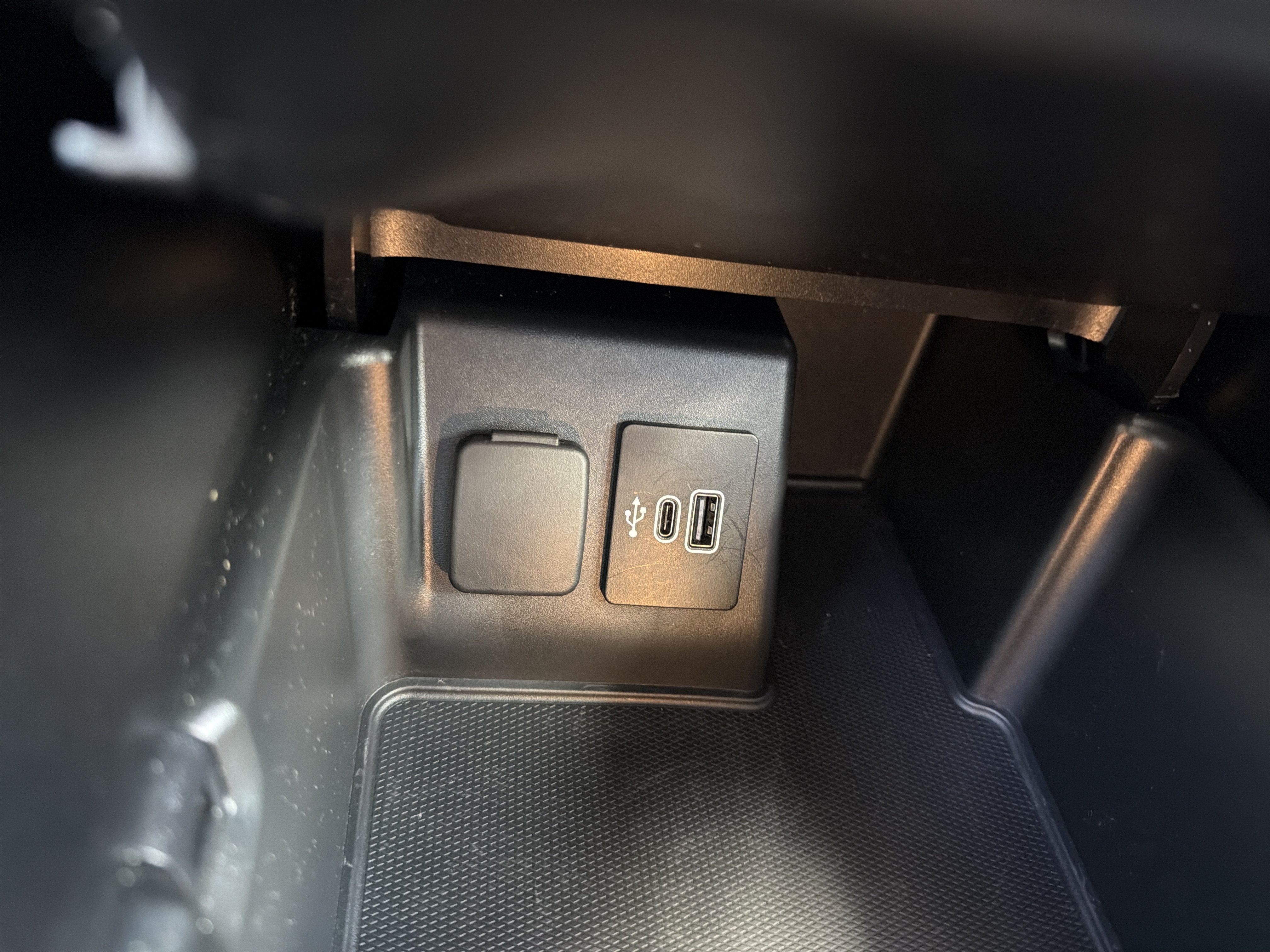 Used 2025 Ford Explorer Active AWD/4WD image 21