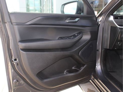 New 2025 Jeep Grand Cherokee Laredo X w/ Luxury Tech Group I image 9