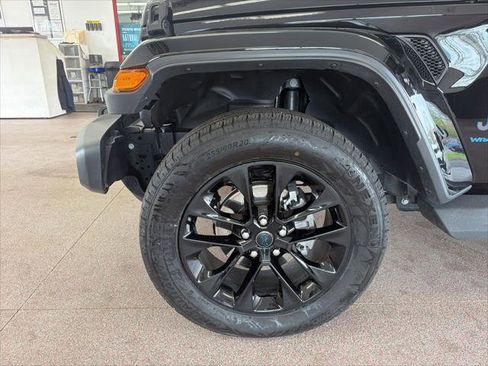 Certified 2025 Jeep Wrangler Unlimited Sahara AWD/4WD image 4