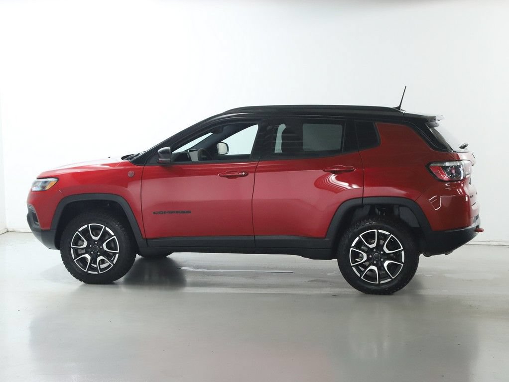 Used 2025 Jeep Compass Trailhawk AWD/4WD image 43